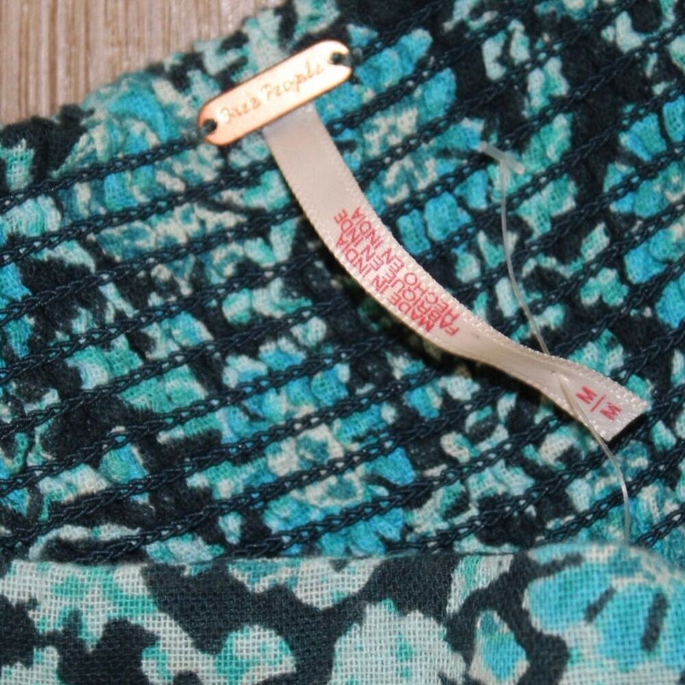 Free People “Say It’s So” Blue Floral Smocked Shorts | Size M | NWT - Picture 5 of 8